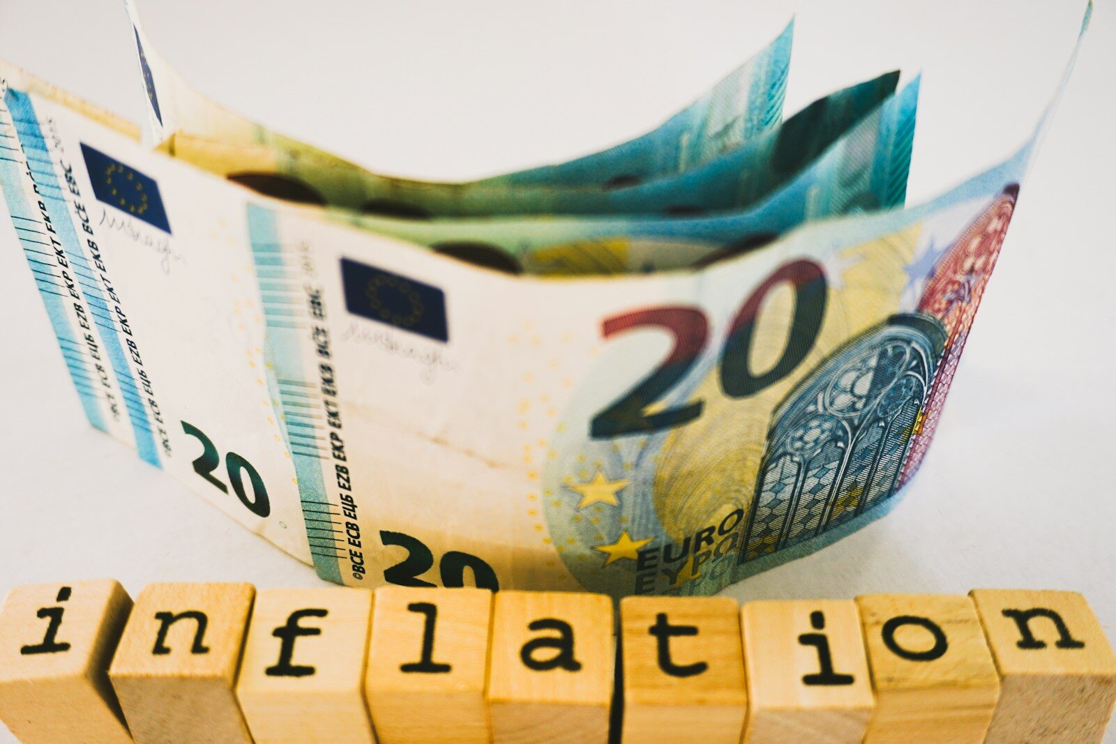 Euro banknotes and inflation blocks